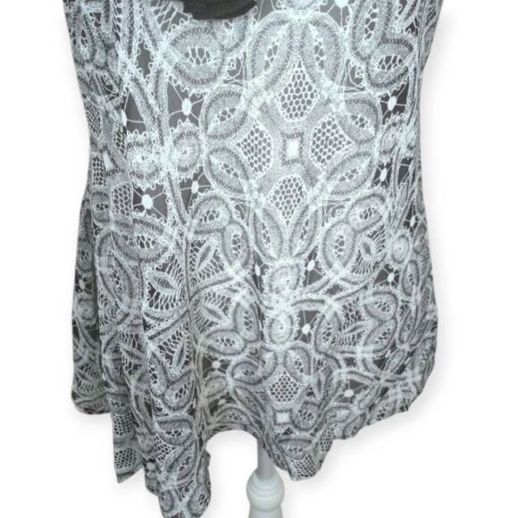 EXPRESS BLACK & WHITE ASYMMETRICAL HEM EMBELLISHED SHEER CAMI SZ.S EUC. - Picture 3 of 8